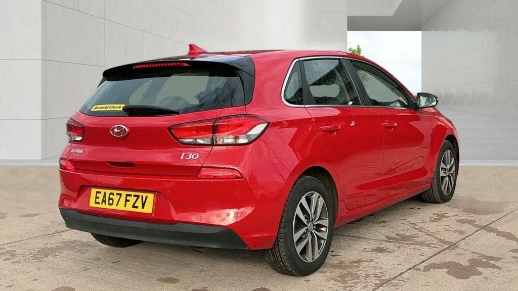 Hyundai I30 1L Se Nav Red #3