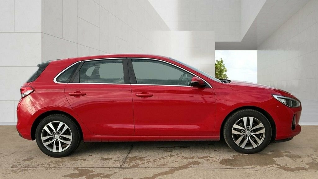 Hyundai I30 1L Se Nav Red #4