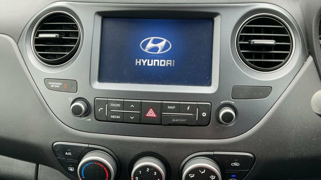 Hyundai I10 Hatchback 1.0 67Ps Play White #10