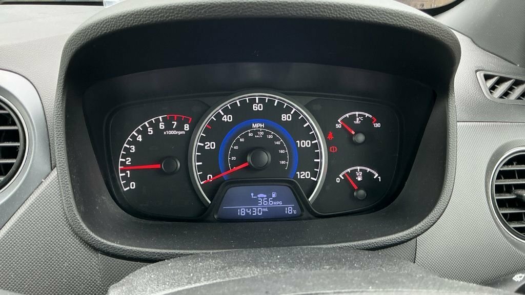 Hyundai I10 Hatchback 1.0 67Ps Play White #9