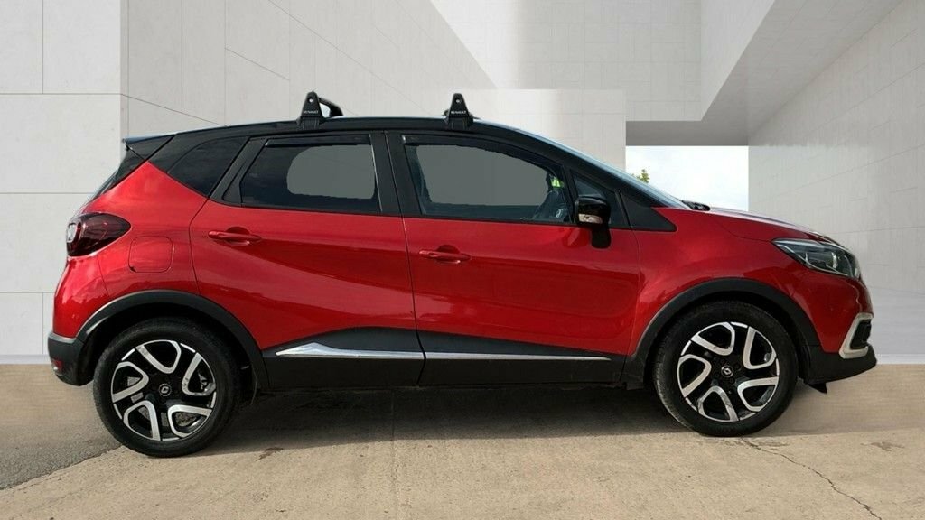 Renault Captur 0.9L Iconic Red #4