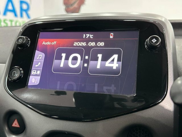 Toyota Aygo Hatchback White #19