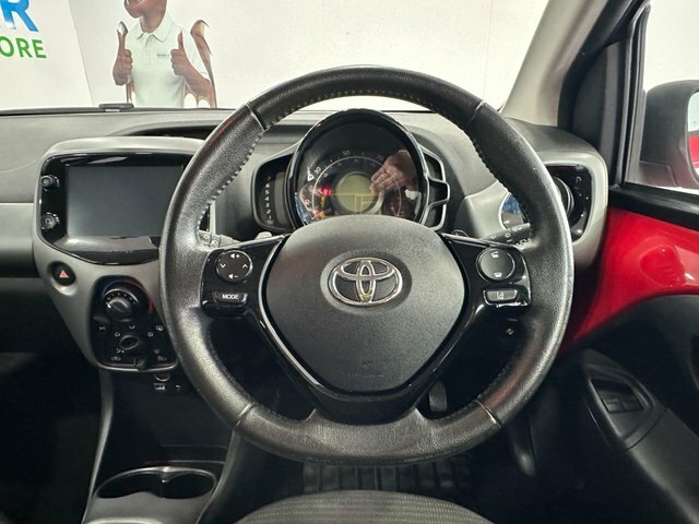 Toyota Aygo Hatchback White #17