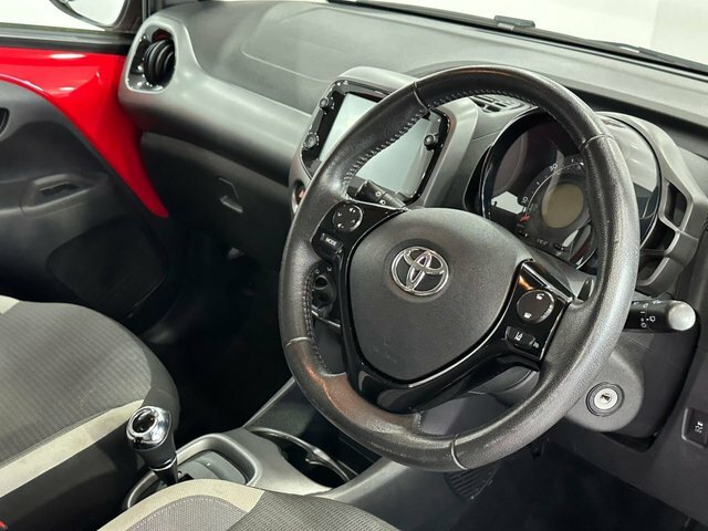 Toyota Aygo Hatchback White #10