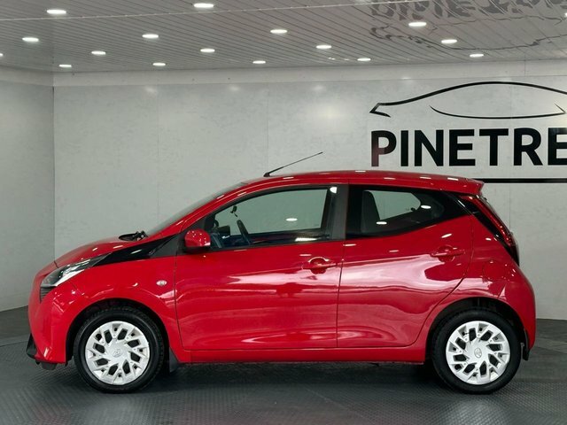 Toyota Aygo 1.0 Vvt-i X-play Hatchback X-shift Euro Red #4