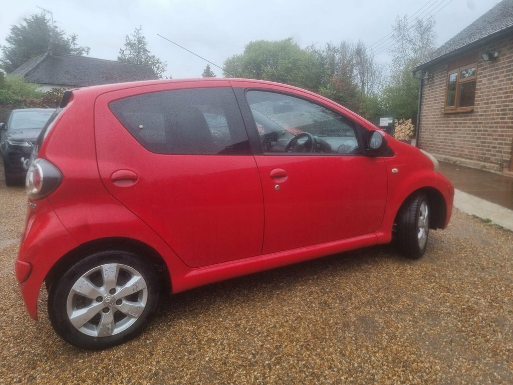 Toyota Aygo 1L Go Red #5