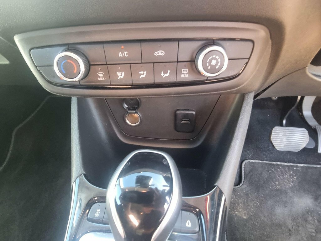 Vauxhall Crossland X Hatchback Grey #17