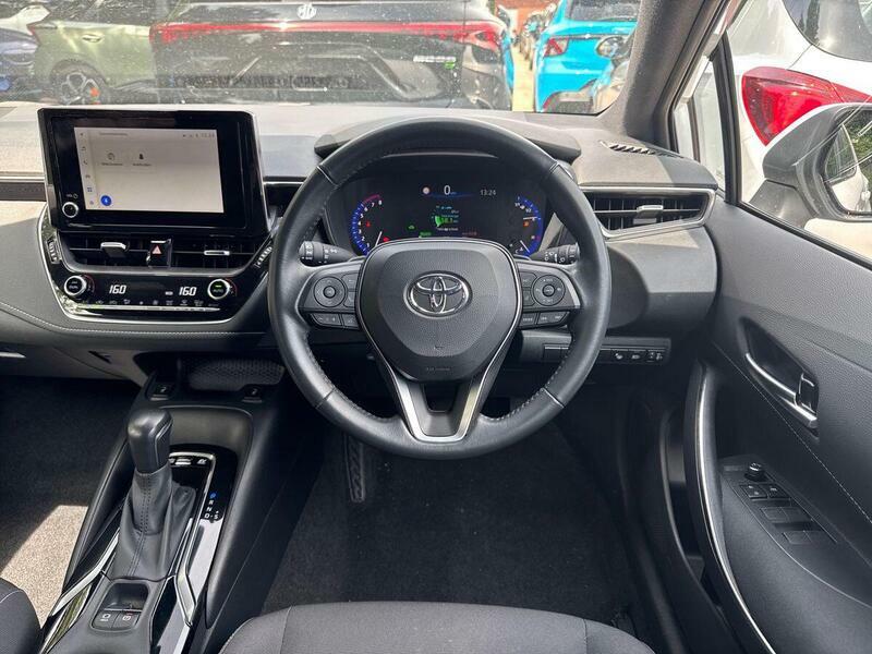 Toyota Corolla Icon White #12