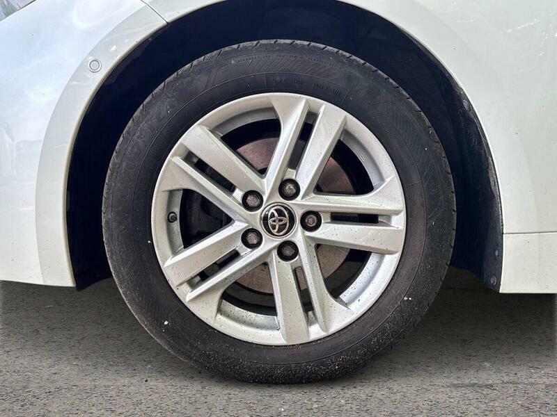Toyota Corolla Icon White #9
