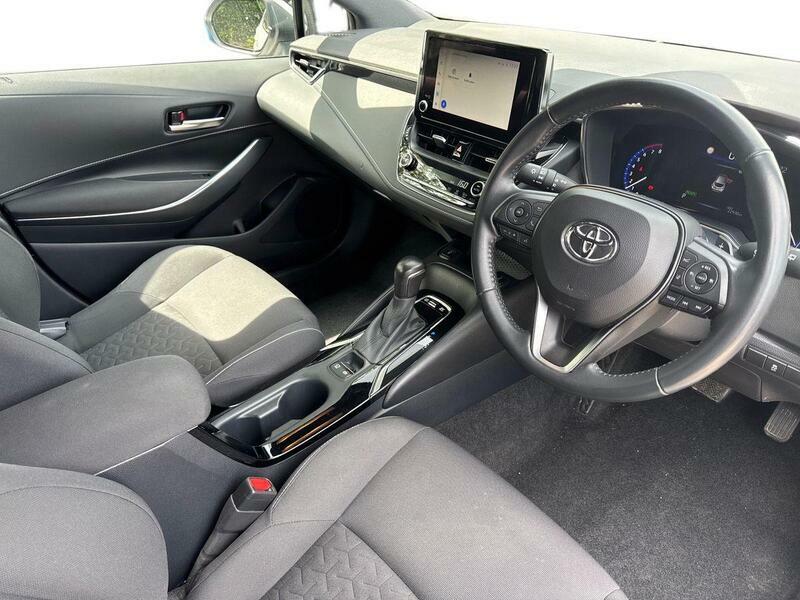 Toyota Corolla Icon White #10