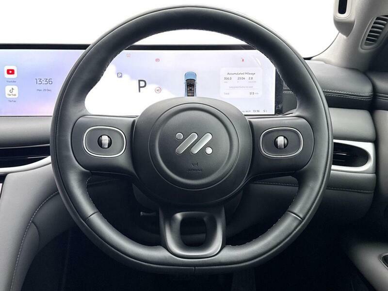 MG IM5 100Kwh Long Range Saloon 407 Ps White #13