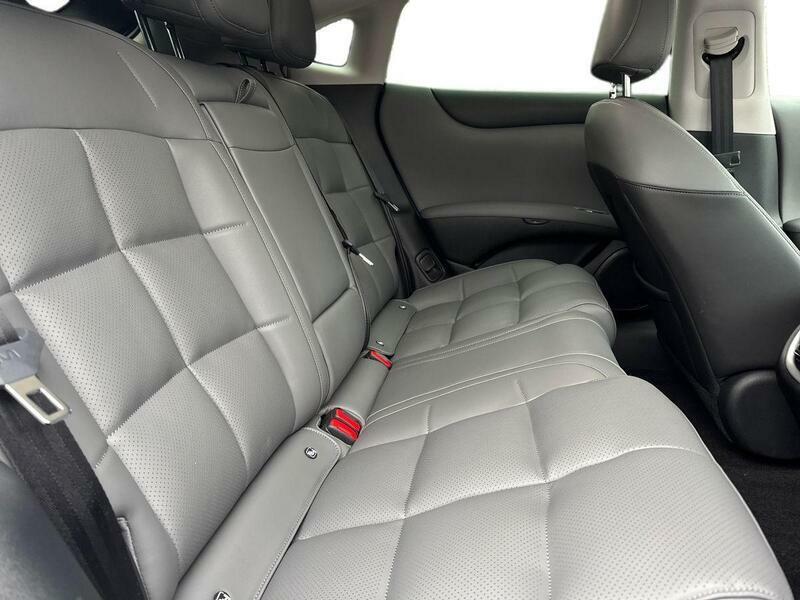 MG IM5 100Kwh Long Range Saloon 407 Ps White #17