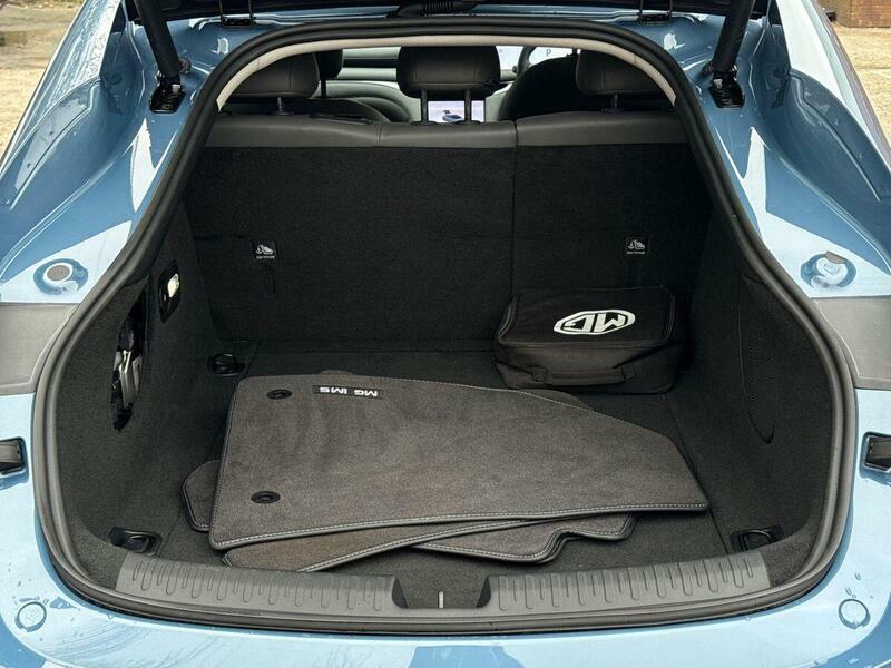 MG IM5 100Kwh Long Range Saloon 407 Ps White #18