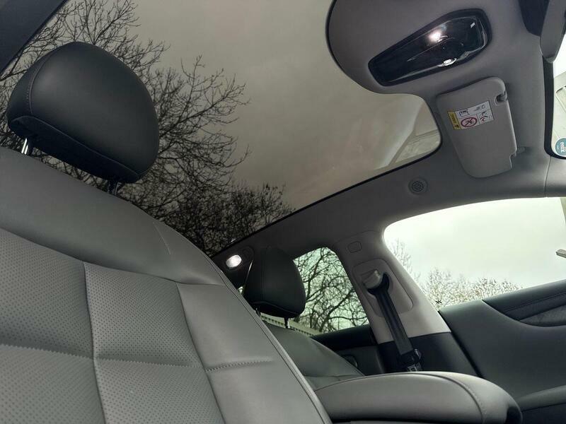 MG IM5 100Kwh Long Range Saloon 407 Ps White #40