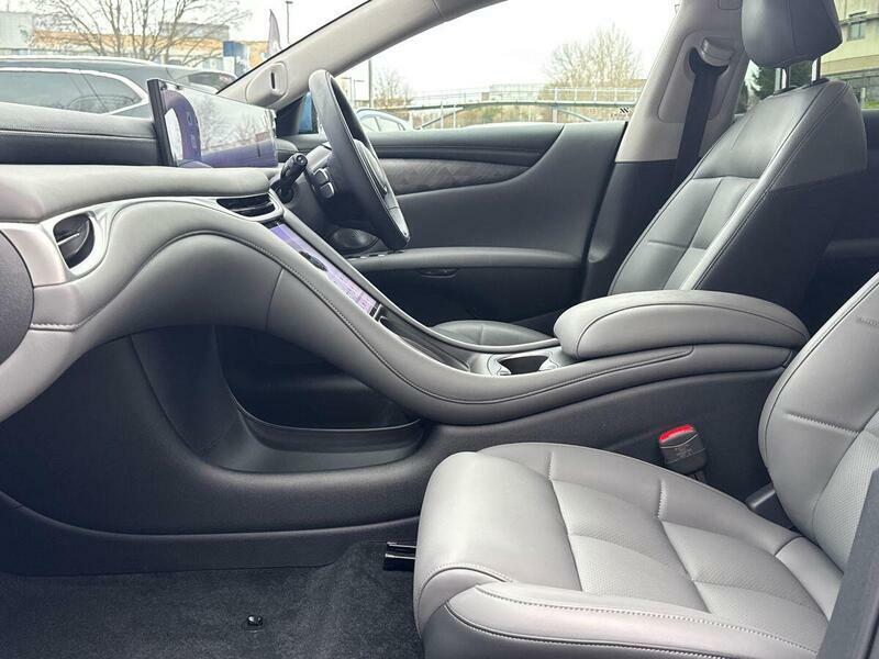 MG IM5 100Kwh Long Range Saloon 407 Ps White #22
