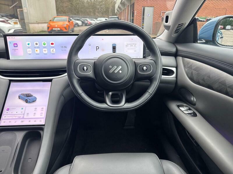 MG IM5 100Kwh Long Range Saloon 407 Ps White #12