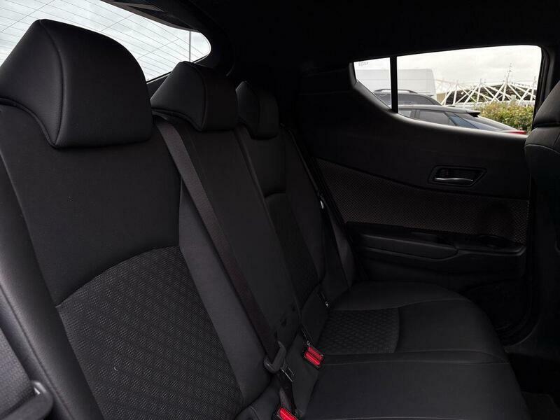 Toyota C-Hr 2.0L Dynamic 181 Bhp White #41