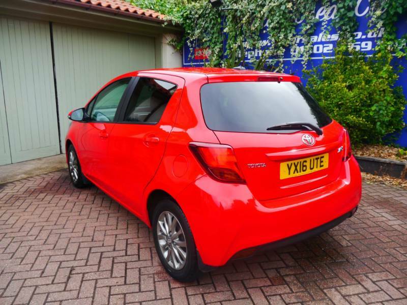 Toyota Yaris 1.33 Vvt-i Icon Red #4