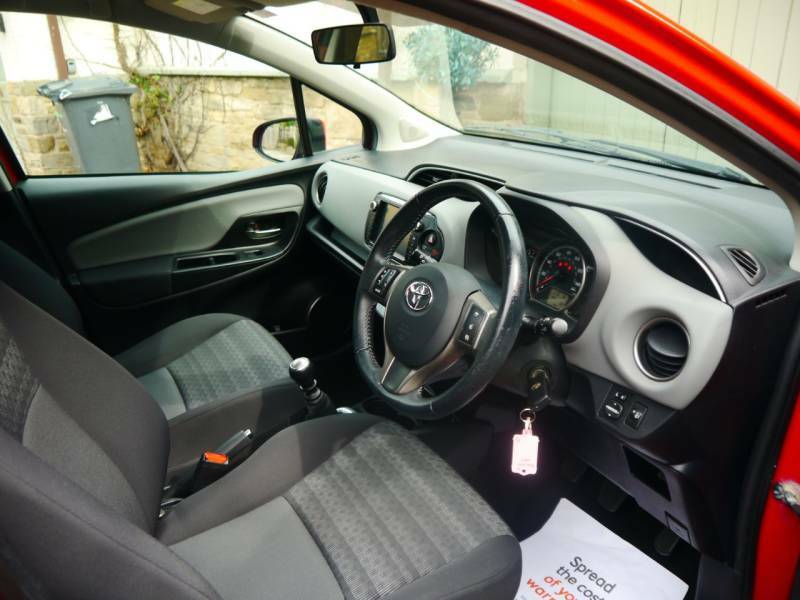 Toyota Yaris Hatchback Red #9