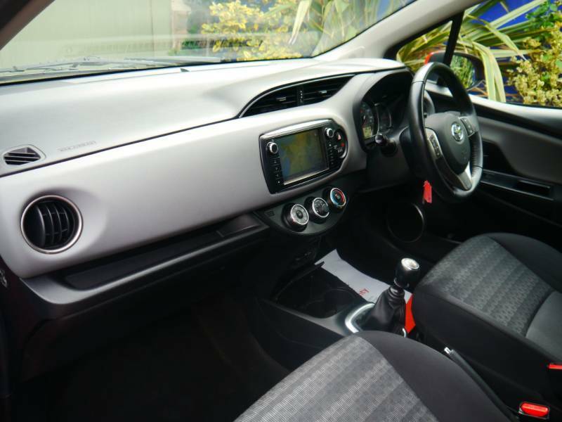 Toyota Yaris Hatchback Red #15