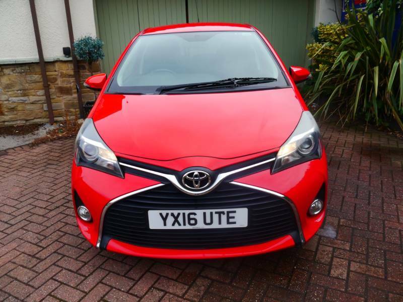 Toyota Yaris 1.33 Vvt-i Icon Red #2