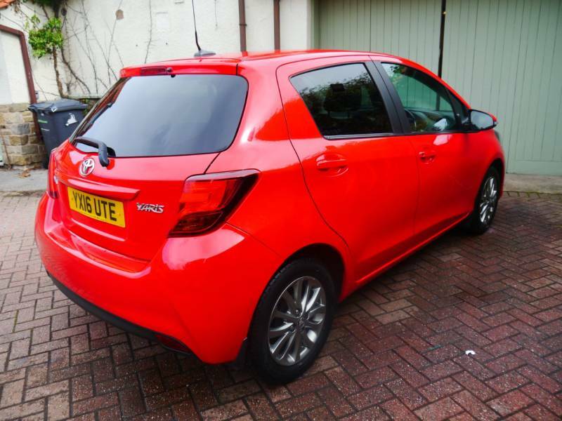 Toyota Yaris 1.33 Vvt-i Icon Red #6