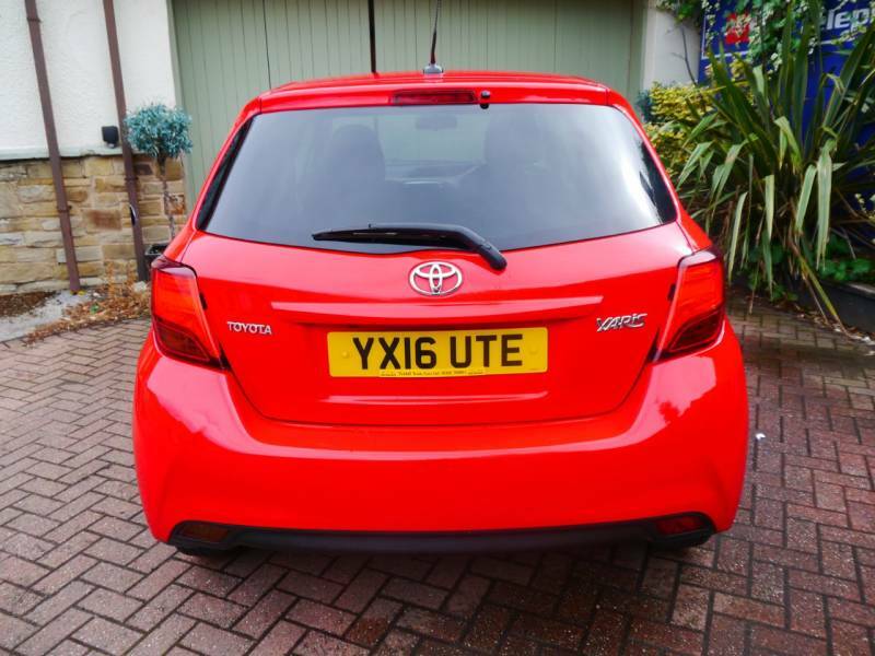 Toyota Yaris 1.33 Vvt-i Icon Red #5