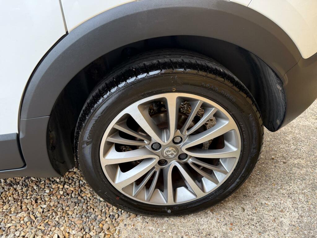 Vauxhall Crossland X White #17