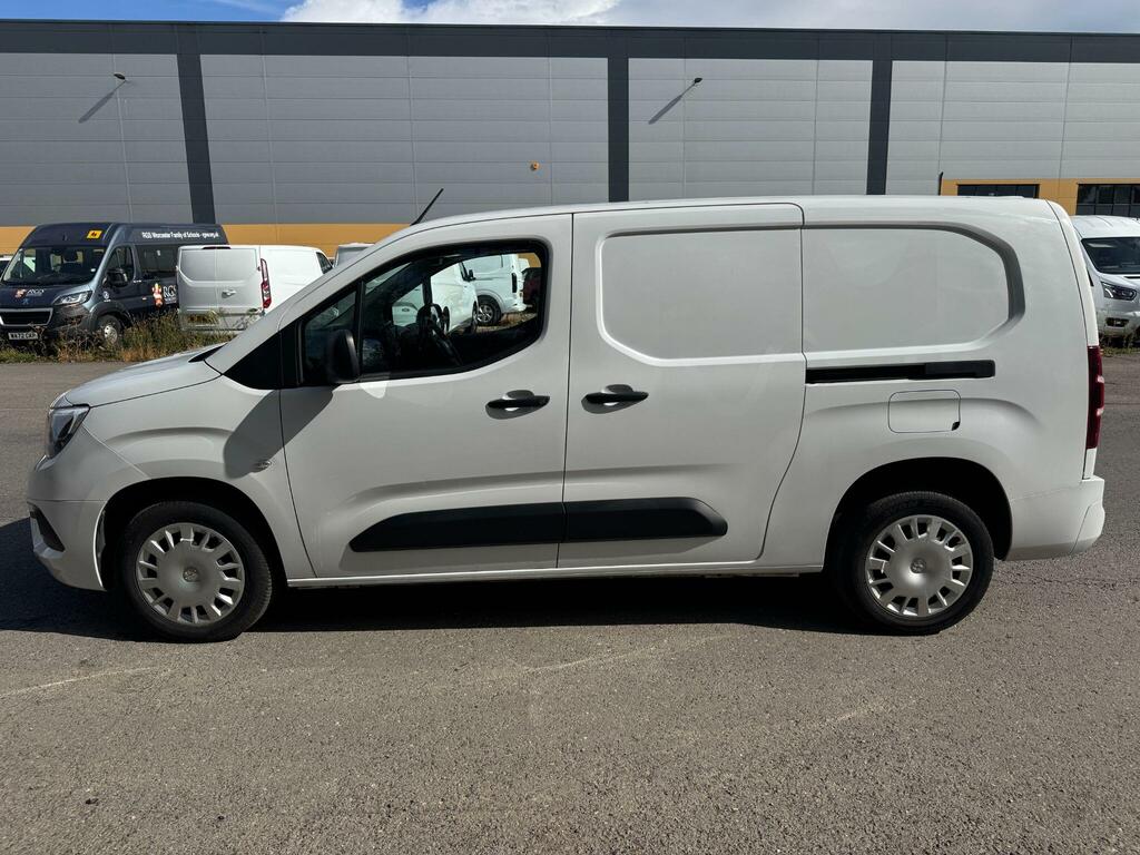 Vauxhall Combo 1.5 Turbo D 2300 Sportive L2 H1 Euro 6 6Dr White #6