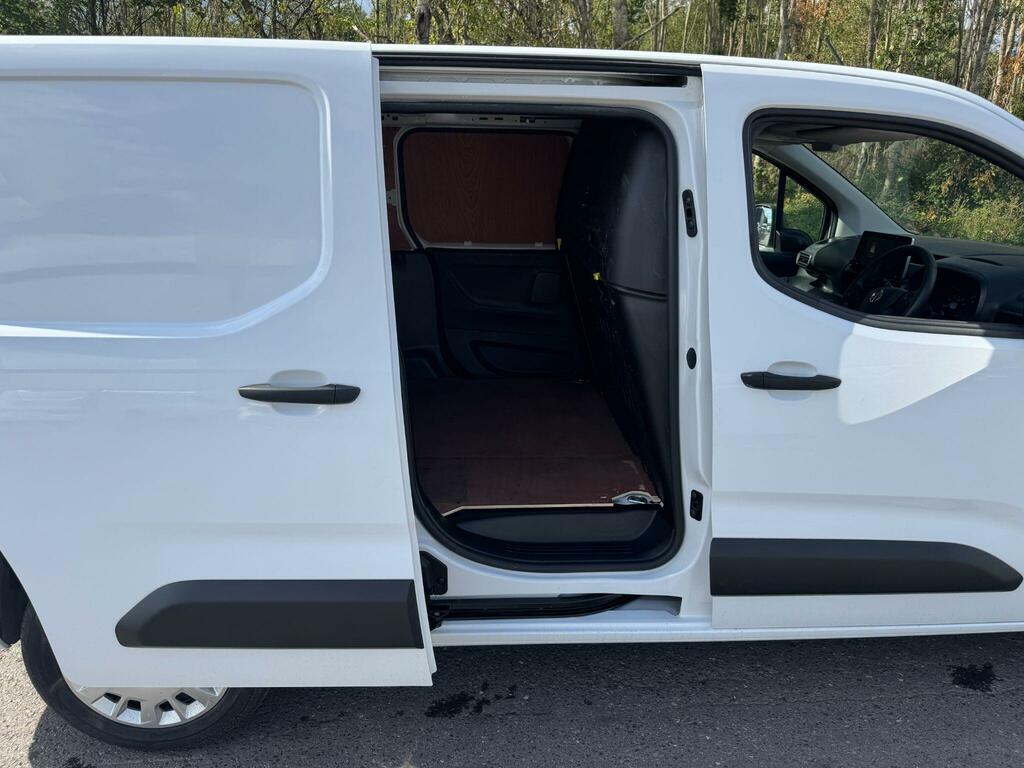 Vauxhall Combo 1.5 Turbo D 2300 Sportive Panel Van Man White #17