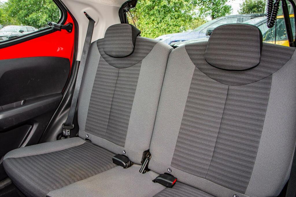 Toyota Aygo 1.0 Vvt-i X-play X-shift Euro 6 Red #6