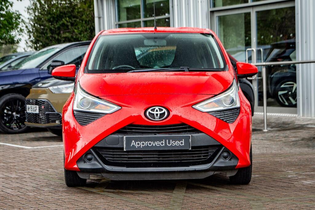 Toyota Aygo 1.0 Vvt-i X-play X-shift Euro 6 Red #4