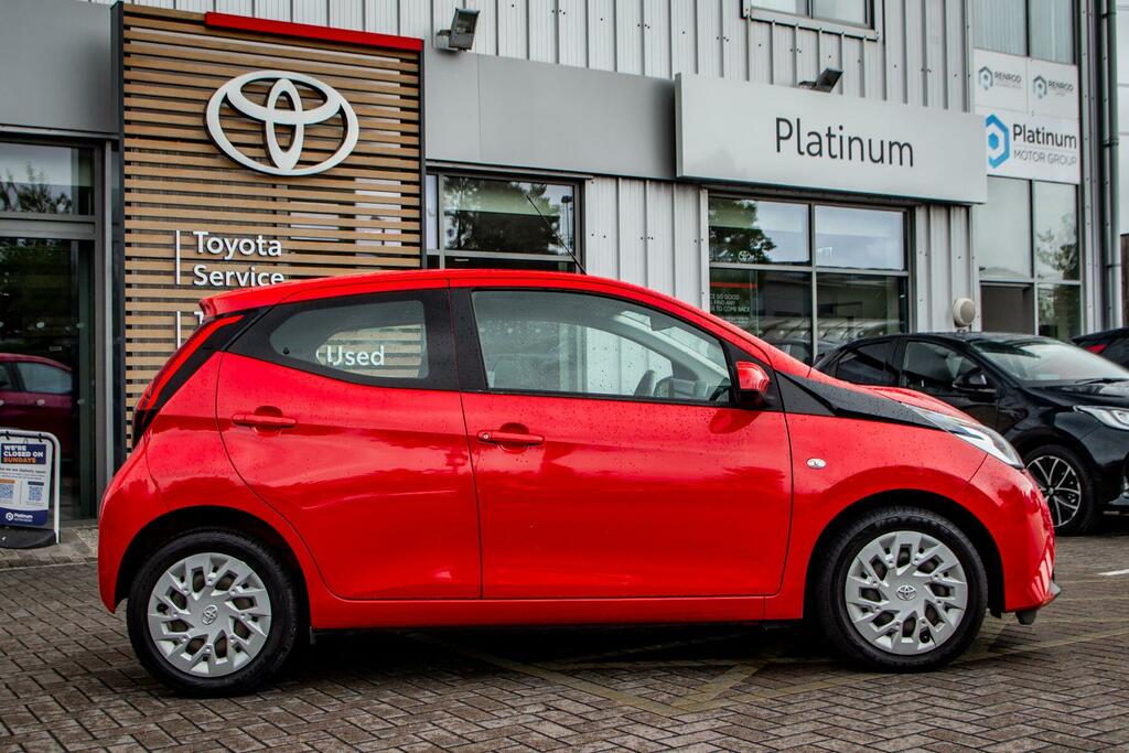 Toyota Aygo 1.0 Vvt-i X-play X-shift Euro 6 Red #2
