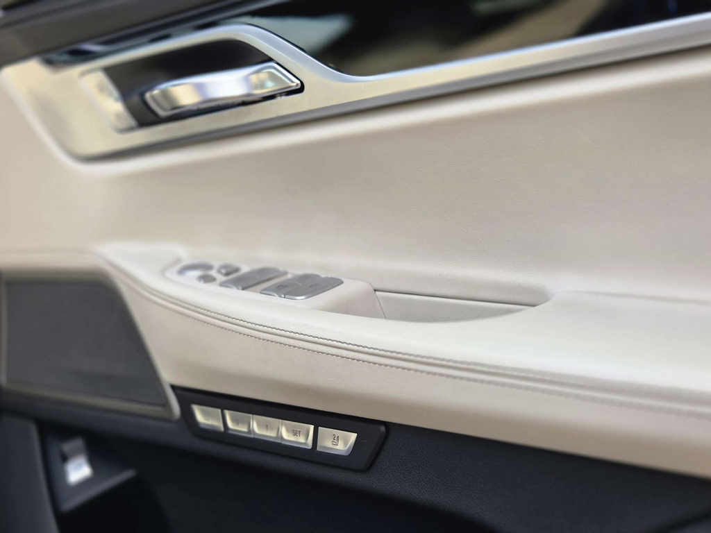 BMW 7 Series  Black #13