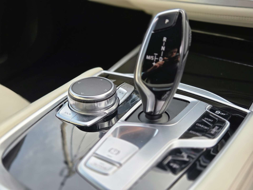 BMW 7 Series  Black #8