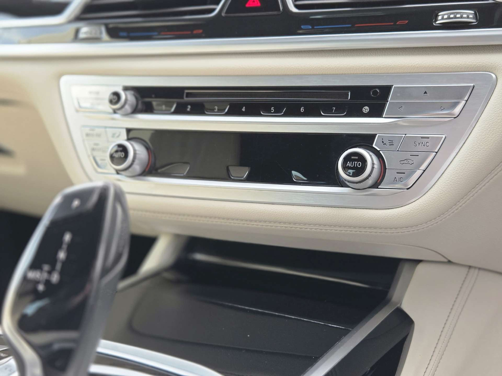 BMW 7 Series  Black #9