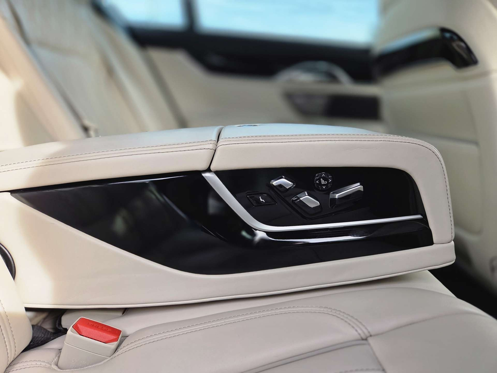 BMW 7 Series  Black #12