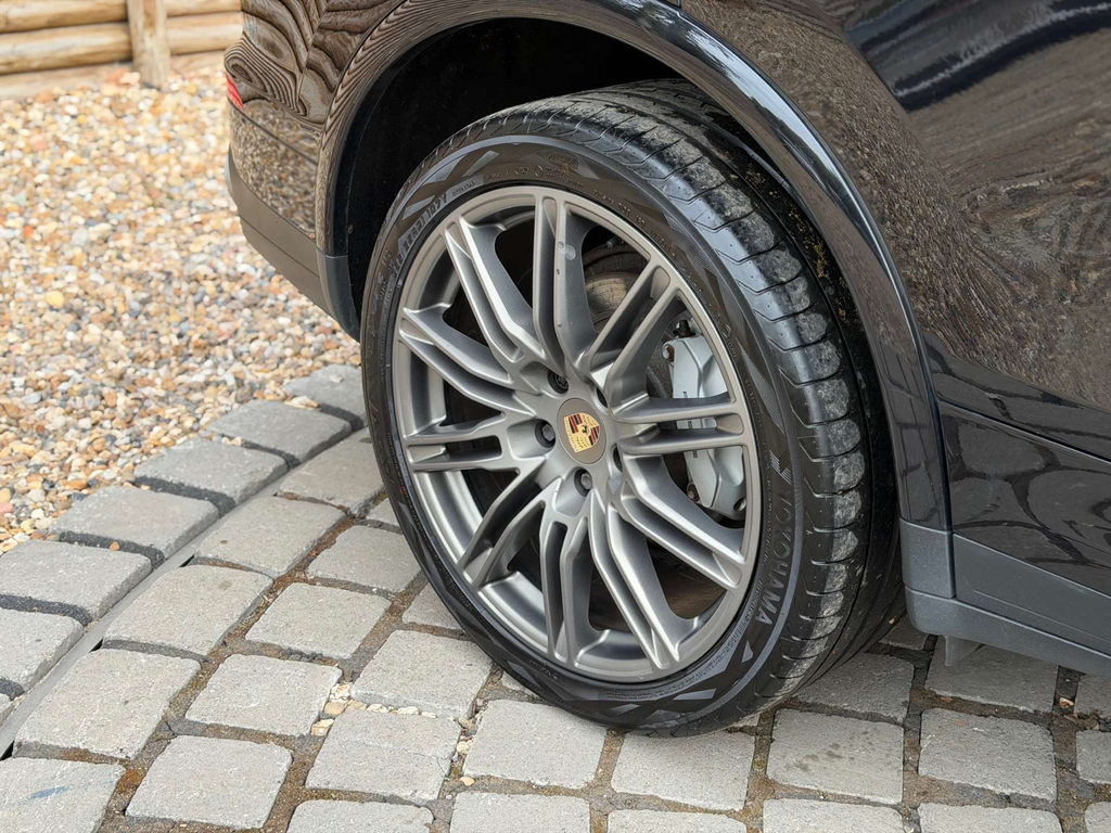 Porsche Cayenne 4.1 S Platinum Edition Tiptronic S Black #98
