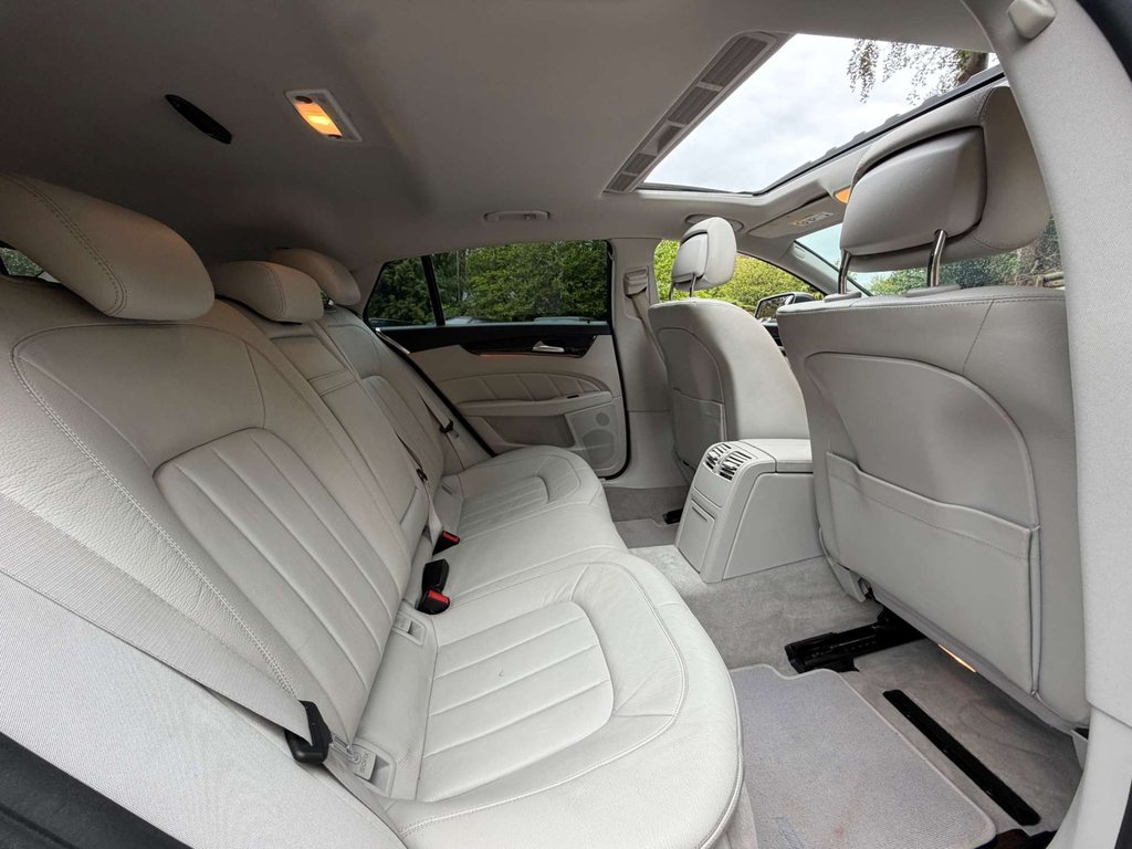 Mercedes-Benz CLS White #46
