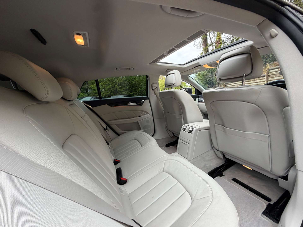 Mercedes-Benz CLS White #44