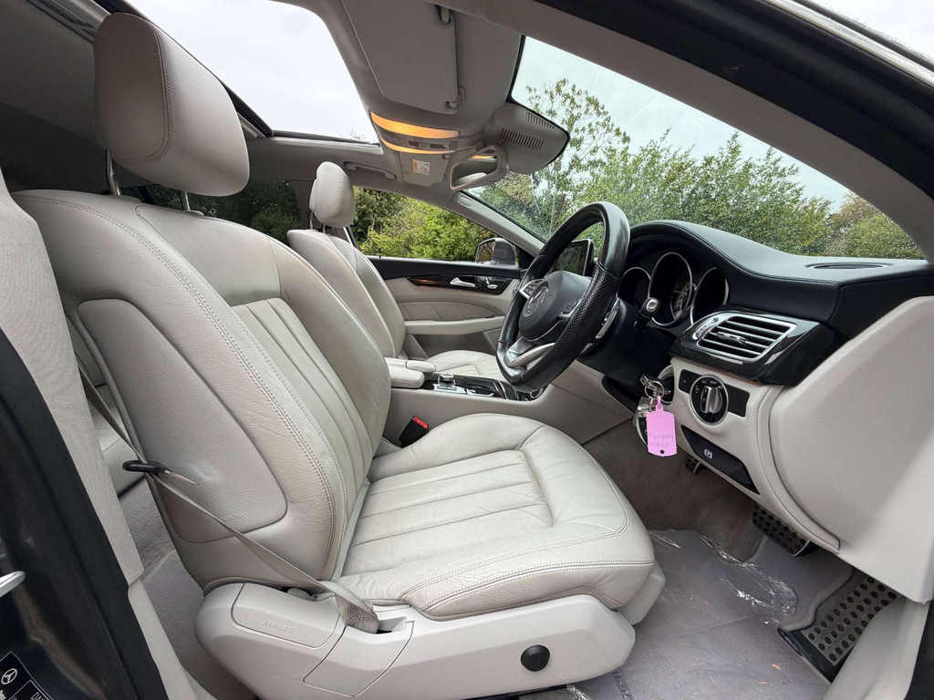 Mercedes-Benz CLS White #47