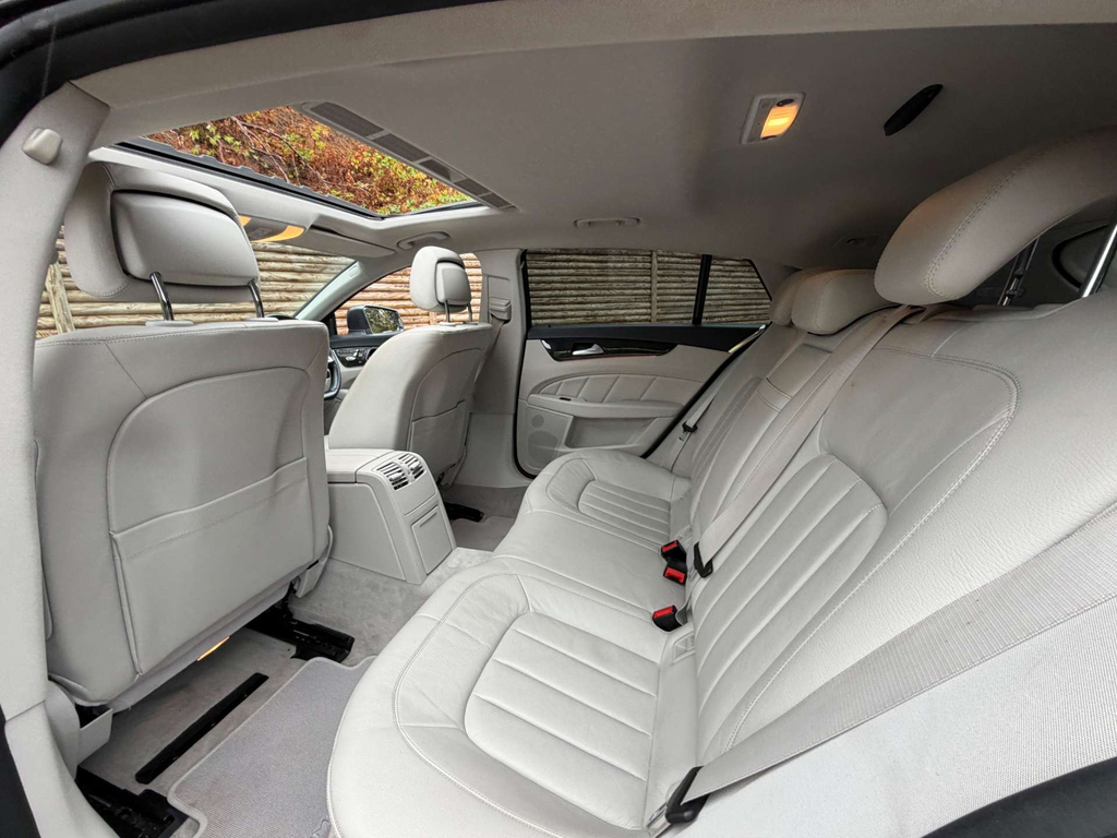 Mercedes-Benz CLS White #40