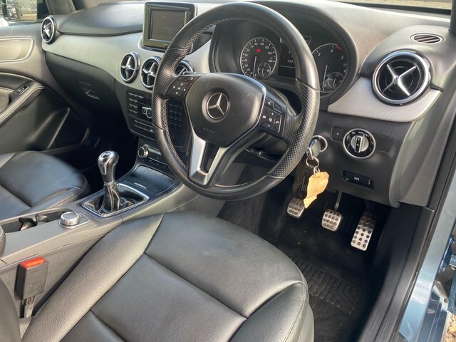 Mercedes-Benz B Class Se White #37