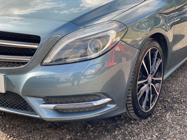 Mercedes-Benz B Class Se White #26