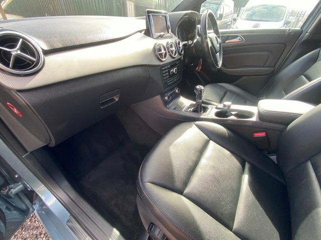 Mercedes-Benz B Class Se White #71