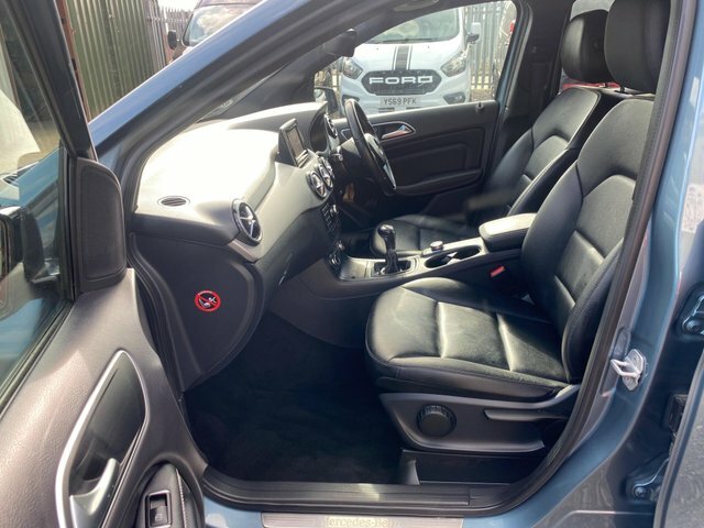 Mercedes-Benz B Class Se White #15