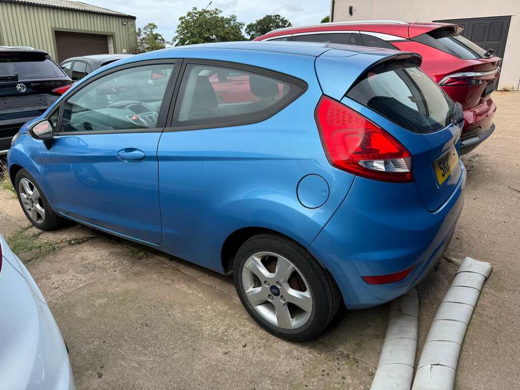 Ford Fiesta Titanium Hatchback Red #4