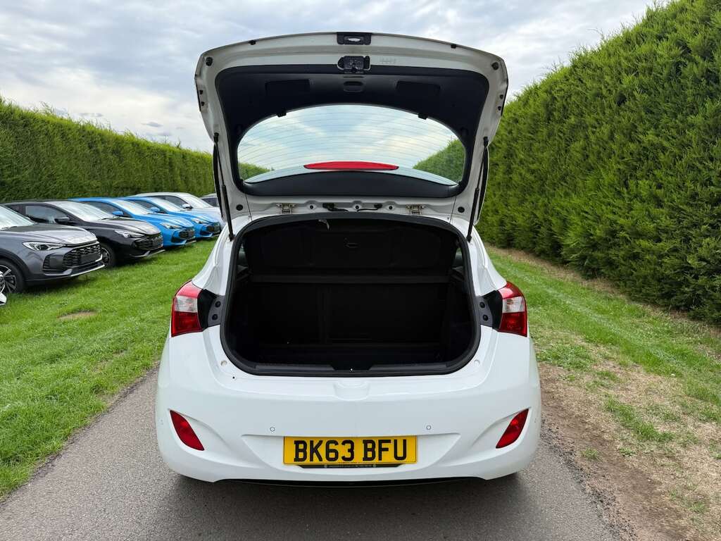 Hyundai I30 1.6 Crdi Active White #7