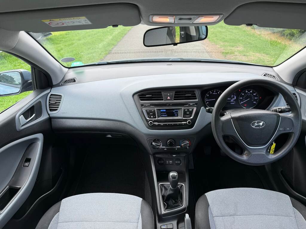 Hyundai I20 I20 Se Mpi White #11