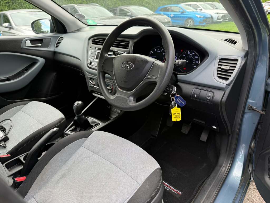 Hyundai I20 I20 Se Mpi White #9